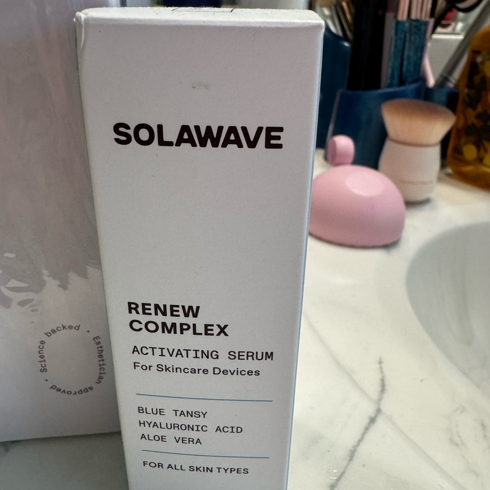 NIB Solawave Red Light Therapy Wand with Serum - Picture 4 of 14
